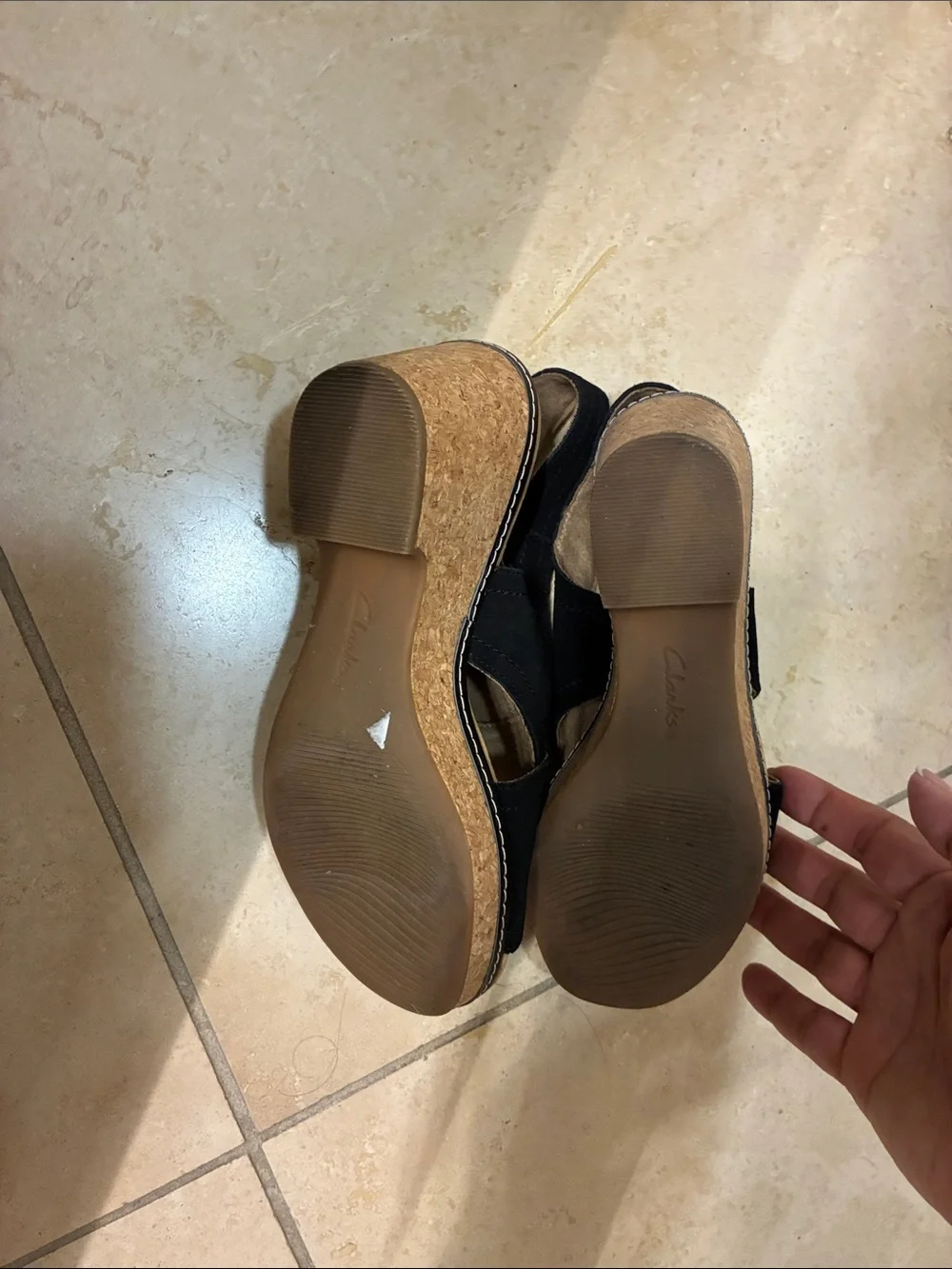 Clarks Black Slingback Wedge Sandals with Tan Footbed Sz 7